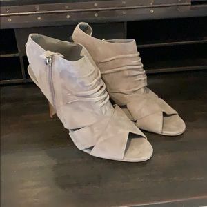 Woman’s guess heels